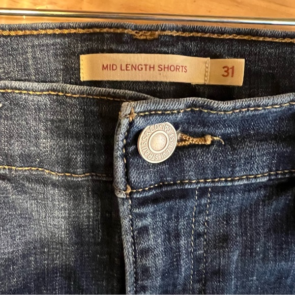 Size 31  Levi Strauss jean shorts - Picture 2 of 3